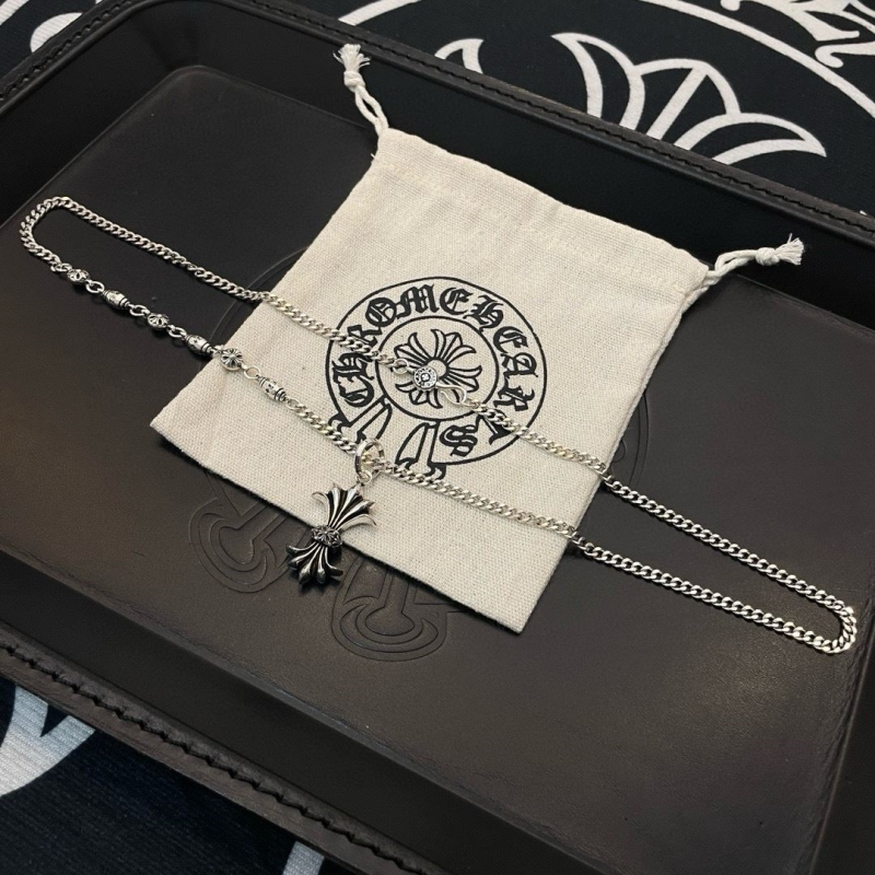 Ch*0me He**ts necklaces